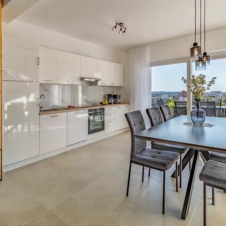 Veluana 3 With A Balcony 아파트