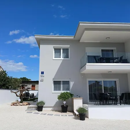 Apartament Veluana 3 With A Balcony Pula