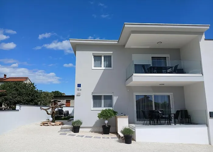 Appartement Veluana 3 With A Balcony Pula