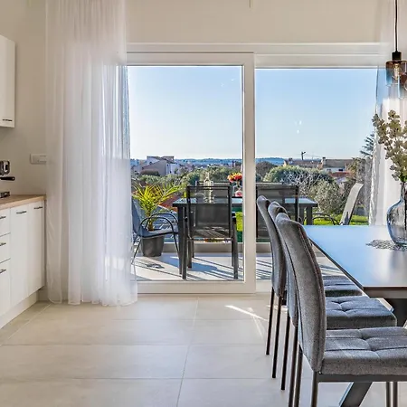 Veluana 3 With A Balcony Apartment Pula