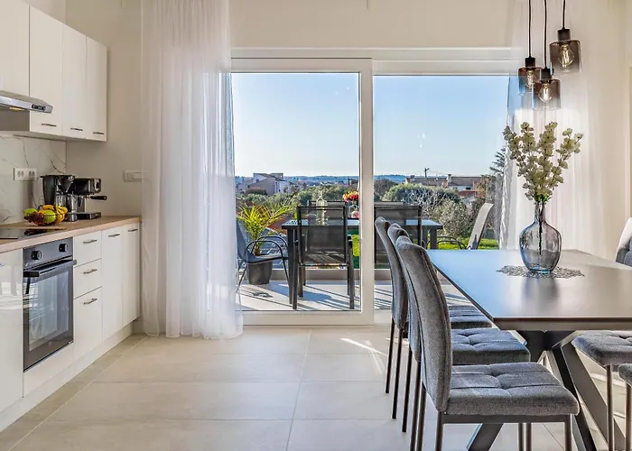 Veluana 3 With A Balcony 아파트 풀라