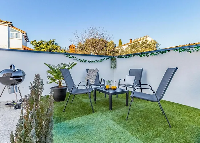 Veluana 3 With A Balcony 아파트 *