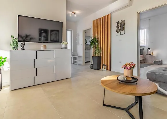 Veluana 3 With A Balcony 아파트 *