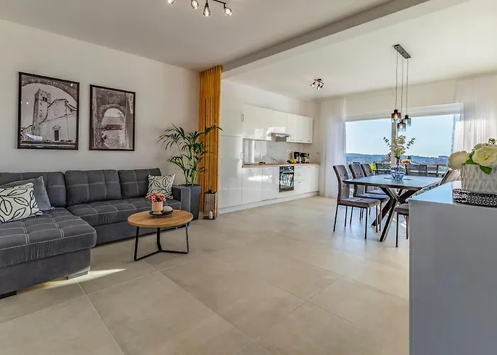 Veluana 3 With A Balcony 아파트 풀라