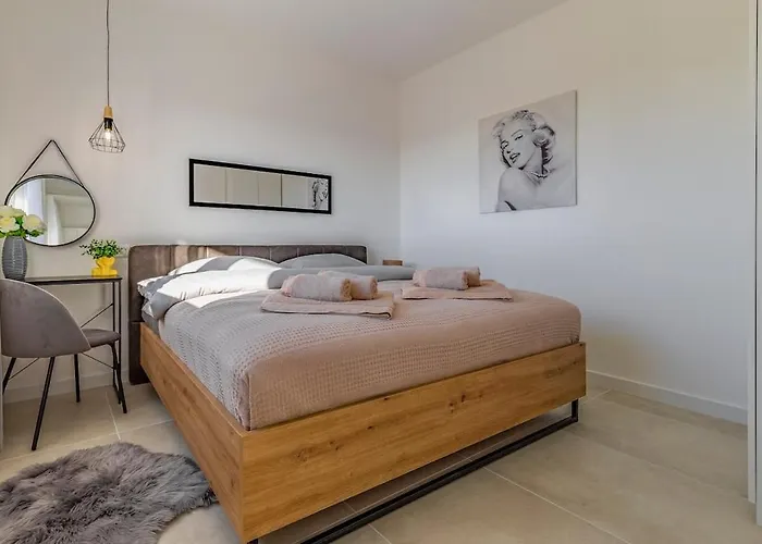 아파트 Veluana 3 With A Balcony 풀라