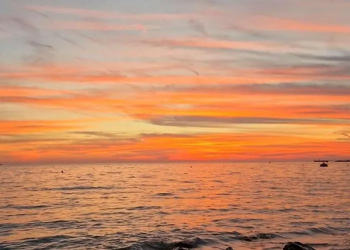 Veluana 3 With A Balcony 아파트 *