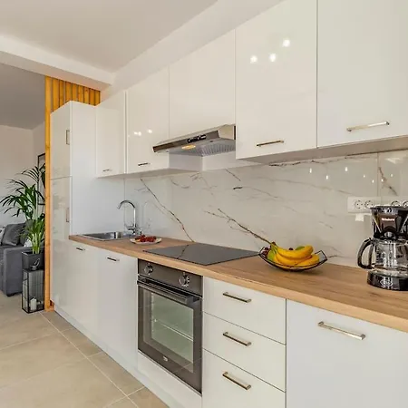 Apartman Veluana 3 With A Balcony *